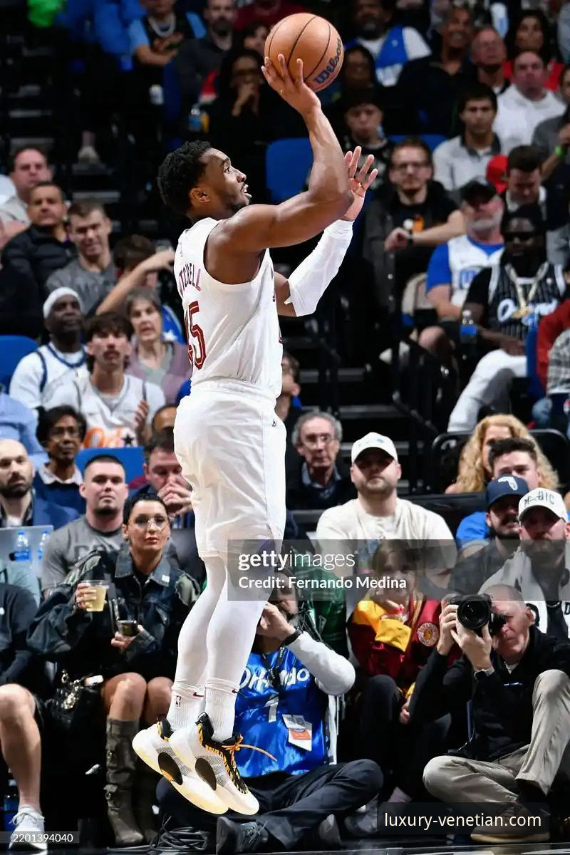 骑士队主场激战魔术队：一场酣畅淋漓的进攻盛宴